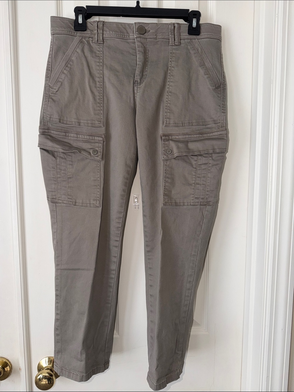 Democracy “Ab”solution Women’s Cargo Jeans in Taupe-Sz 8